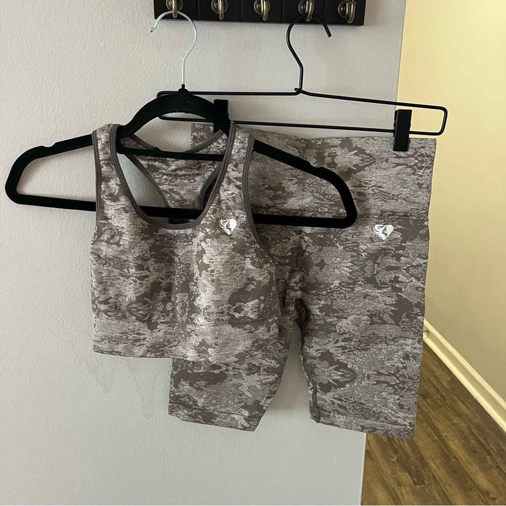 Camo Women’s Best Biker Short and Bra Set